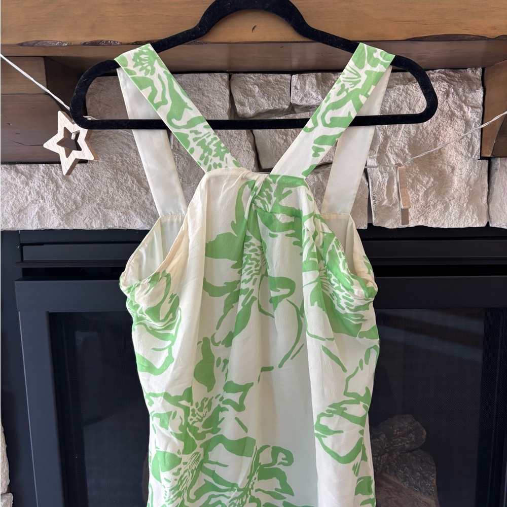 Banana Republic Green and Cream Patterned Top 🤍💚